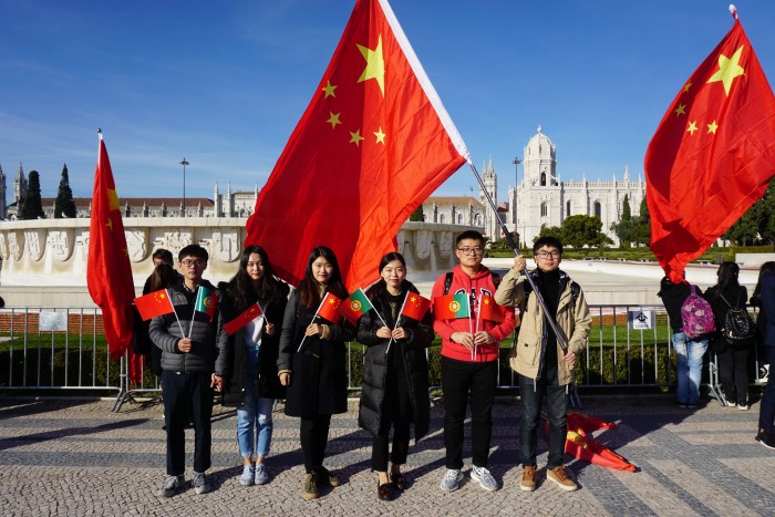 2018年学生在葡参加欢迎习主席活动