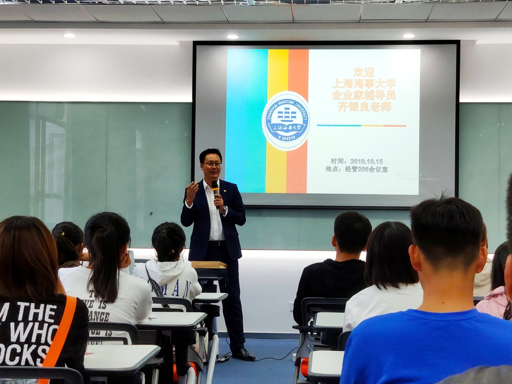 企业家辅导员与学生深入交流